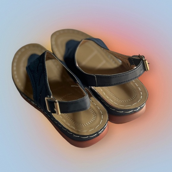 Low Wedge Thong Navy Sandal Sz 39/8.5 - Picture 6 of 13